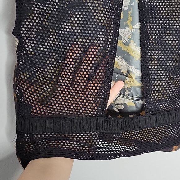 Koral Watch Stratosphere Mesh Back Cropped Athletic Top in Autumnal Black Small - Picture 5 of 9